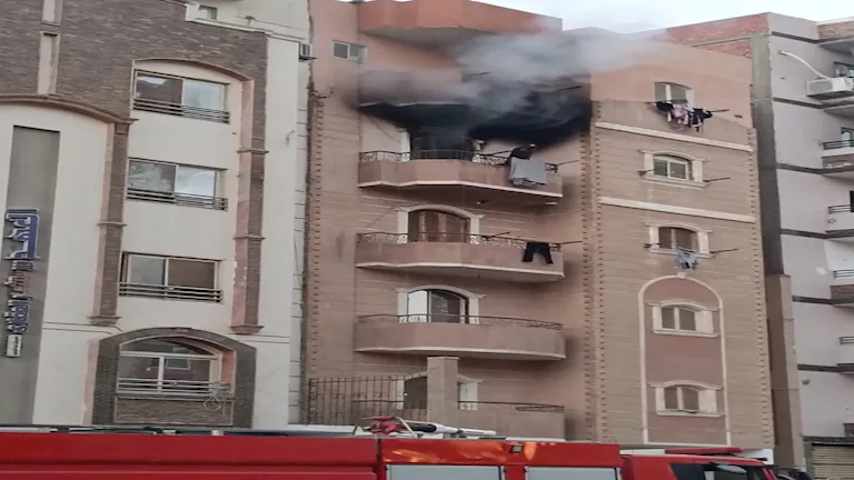 الآن : دخان وألسنة لهب في شارع القنال بالمعادي 1 2025 10 17 11 24 12 754.webp