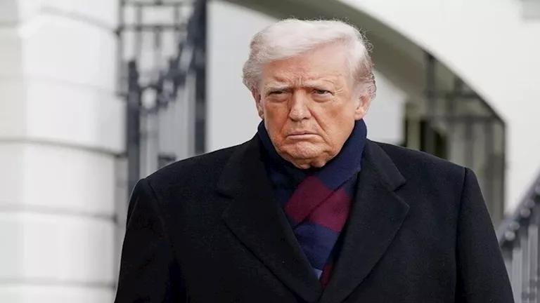 عاجل : العدل الأمريكية تعيد نشر صورة لترامب بعد حذفها من قاعدة بيانات عامة مت 1 2025 12 21 21 21 31 668.webp