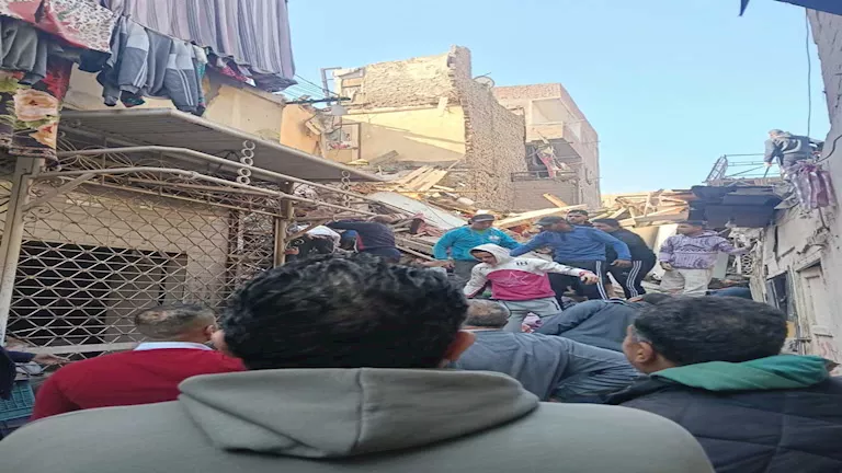 عاجل : الأنقاض تحكي المأساة.. جثة و9 مصابين في انهيار عقار بإمبابة 1 2025 12 23 13 13 31 542.webp