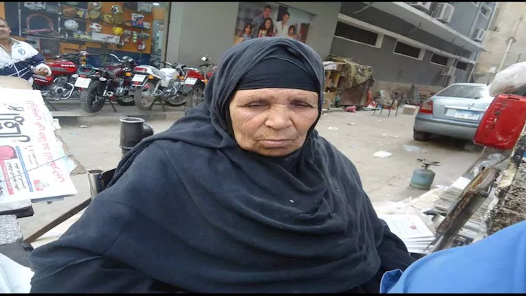 الآن : الحاجة كوكب.. وفاة أقدم بائعة صحف بالفيوم بعد 60 عاماً من "عشق الورق" 1 2025 12 23 16 35 3 392.webp