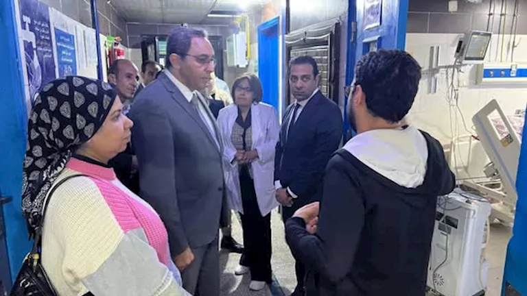 عاجل : استمع لشكاوى المرضى وملاحظات المواطنين.. محافظ قنا يتفقد المستشفى العا 1 2025 12 23 17 17 4 162.webp