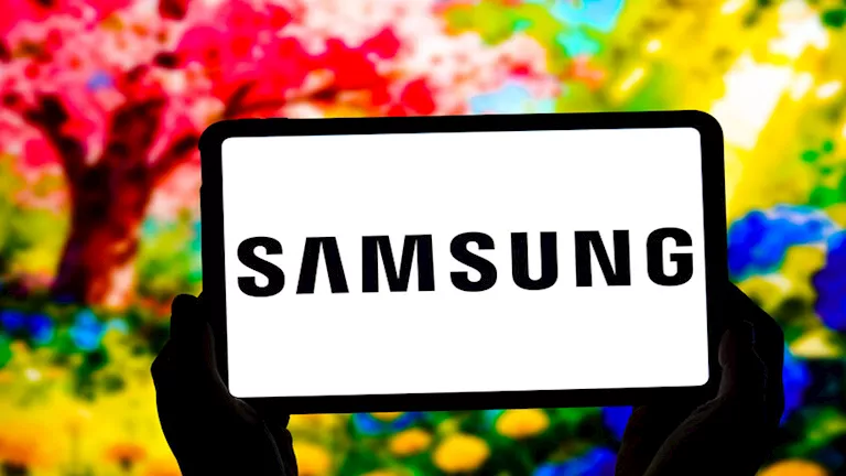 تفاصيل : سامسونج تتحدى آبل بهاتف قابل للطي مجهز بشاشة عريضة.. ما مواصفاته؟ 1 2025 12 23 8 13 4 412.webp