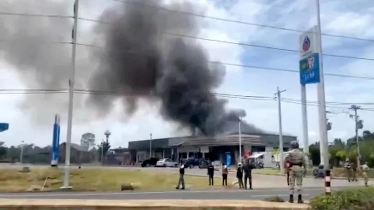الآن : تايلاند تقصف قرية في كمبوديا برغم إجراء البلدين محادثات على الحدود لإن 1 2025 12 26 19 10 57 253.webp