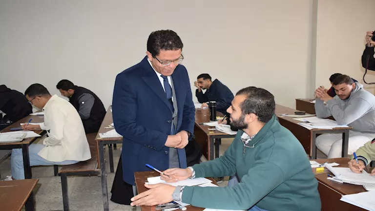 تفاصيل : رئيس جامعة بنها يتفقد سير امتحانات كلية الهندسة بشبرا - صور 1 2025 12 29 14 44 13 694.webp