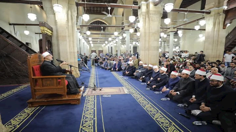 الآن : مفتي الجمهورية يلقي درس التراويح بالجامع الأزهر حول غزوة بدر الكبرى 1 2025 3 18 1 46 39 989.webp