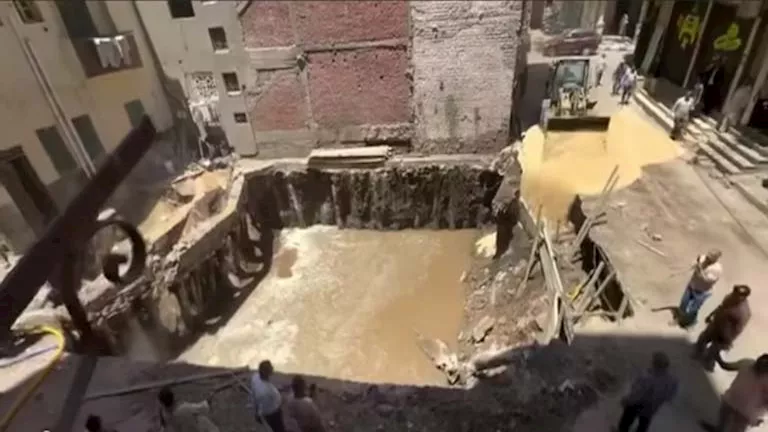 الآن : انهيار حفرة صرف ينهي حياة شاب بالأقصر 1 2025 6 22 22 42 43 708.webp