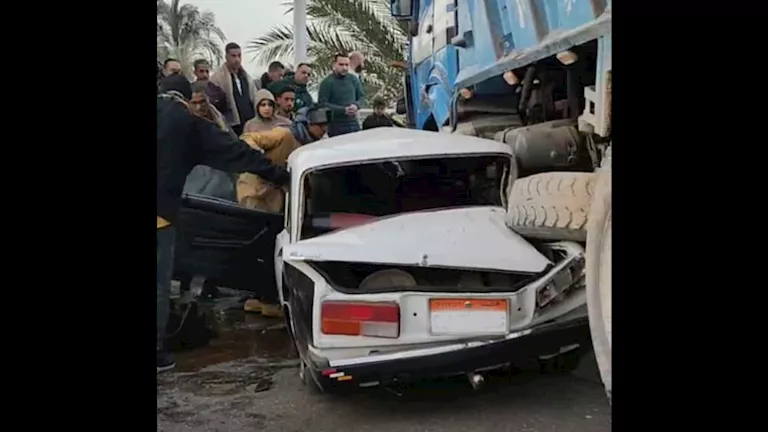 تفاصيل : إصابة 3 أشخاص في تصادم سيارة نقل وتاكسي أعلى كوبري الواسطى بأسيوط 1 2026 1 12 22 33 0 169.webp
