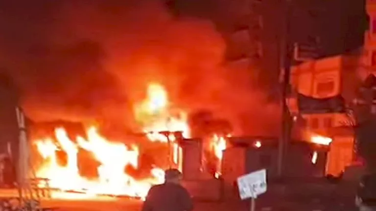 الآن : النيران حاصرت المنطقة.. حريق يلتهم مخبزًا بمشروع مستقبل مصر في منوف -ص 1 2026 1 30 22 18 35 941.webp