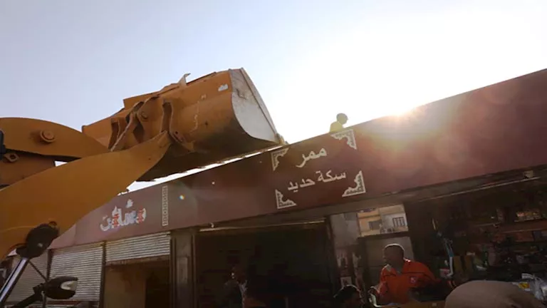 الآن : نائب محافظ أسوان يقود حملة لإزالة الإشغالات العشوائية بمنطقة السيل 1 2026 1 8 11 26 46 531.webp