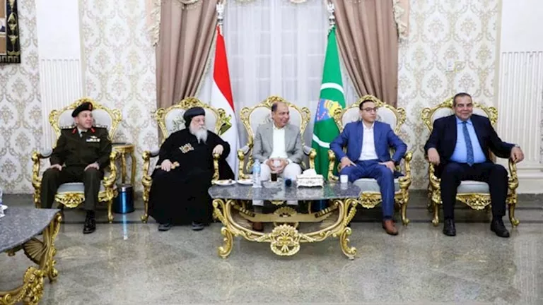 محافظ المنيا يلتقط الصور التذكارية مع المهنئين بعيد الفطر (صور) 1 2026 3 20 18 13 21 829.webp