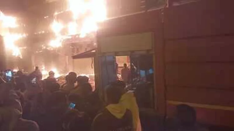 التهم 3 محال تجارية.. السيطرة على حريق بالكيلو 21 في الإسكندرية (صور) 5 2026 3 20 3 11 18 594.webp