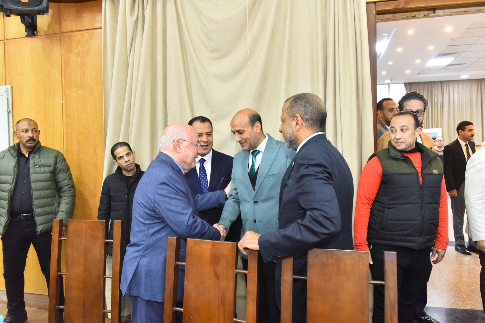 محافظ أسيوط يشارك في إفطار الغرفة التجارية ويؤكد دعم الاستثمار وتعزيز الشراكة لدفع عجلة التنمية 9 WhatsApp Image 2026 03 10 at 10.44.13 PM 1