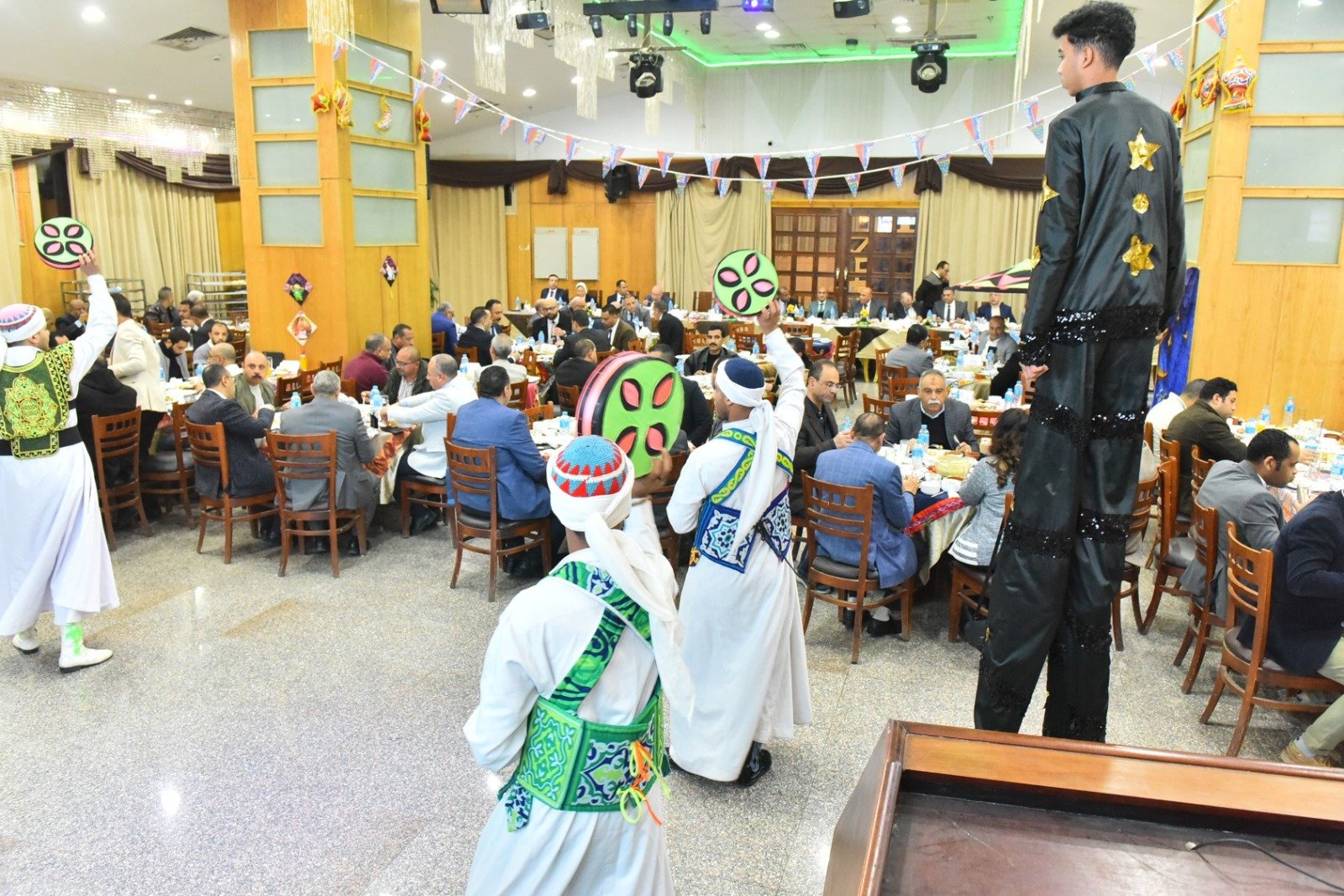 محافظ أسيوط يشارك في إفطار الغرفة التجارية ويؤكد دعم الاستثمار وتعزيز الشراكة لدفع عجلة التنمية 6 WhatsApp Image 2026 03 10 at 10.44.15 PM 1