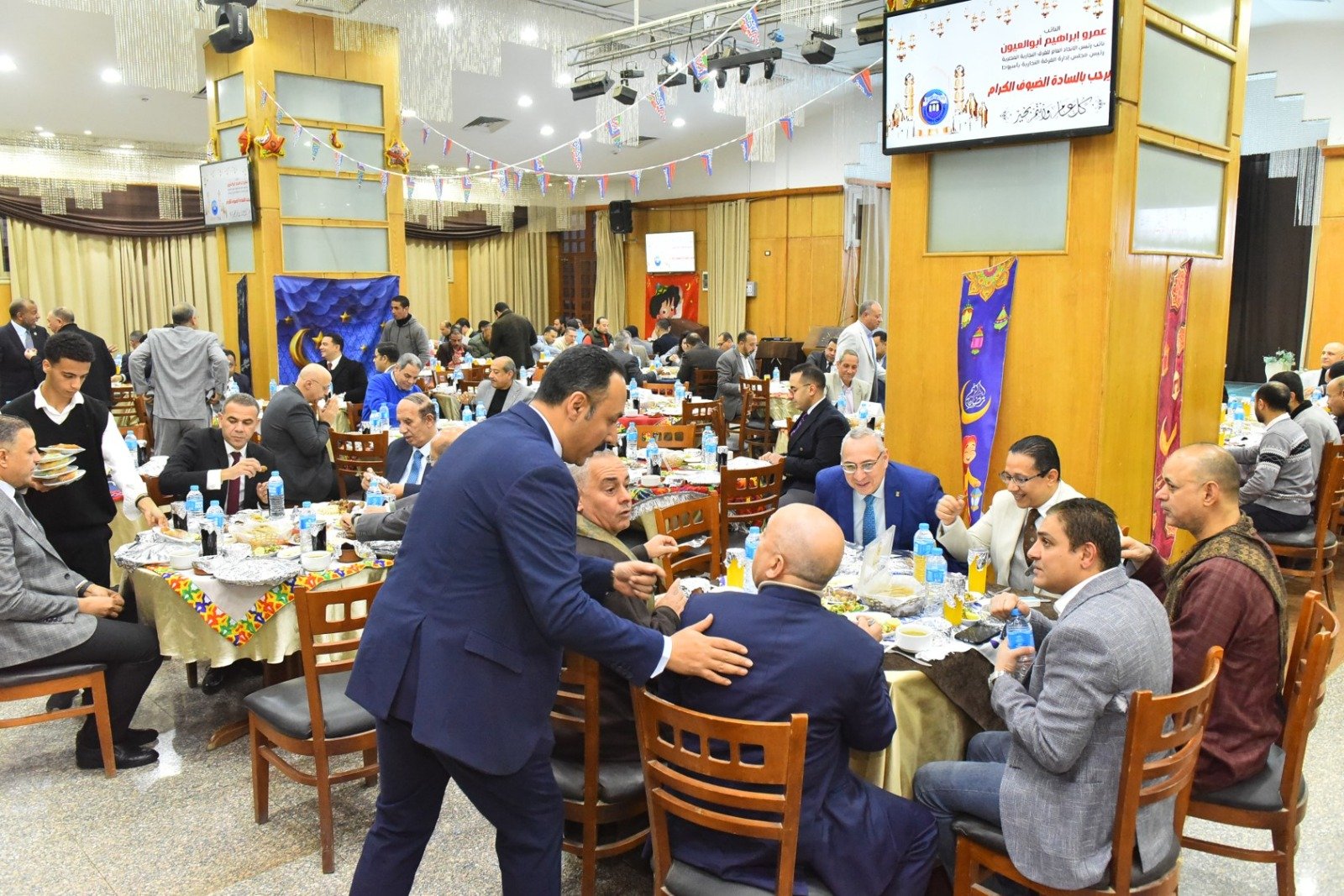 محافظ أسيوط يشارك في إفطار الغرفة التجارية ويؤكد دعم الاستثمار وتعزيز الشراكة لدفع عجلة التنمية 5 WhatsApp Image 2026 03 10 at 10.44.15 PM