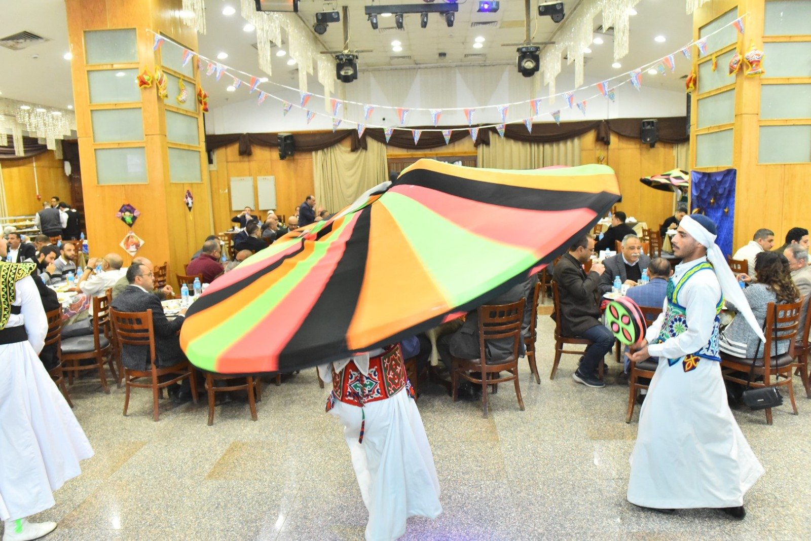 محافظ أسيوط يشارك في إفطار الغرفة التجارية ويؤكد دعم الاستثمار وتعزيز الشراكة لدفع عجلة التنمية 4 WhatsApp Image 2026 03 10 at 10.44.16 PM