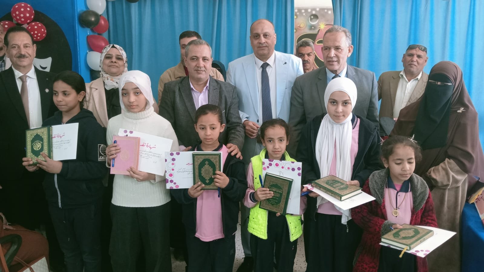 مدير تعليم أسيوط يكرم الطالبات الفائزات في مسابقة حفظ القرآن الكريم بمدرسة علي مبارك الإعدادية بنات بديروط.