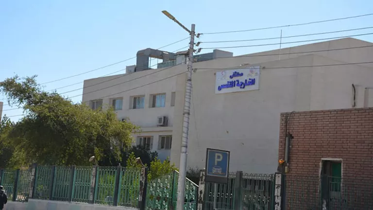 فريق طبي بالوادي الجديد ينقذ حياة شاب بعد إصابة نافذة