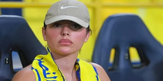 3 صور لـ دعم جورجينا كريستيانو رونالدو في مباراة النصر والهلال