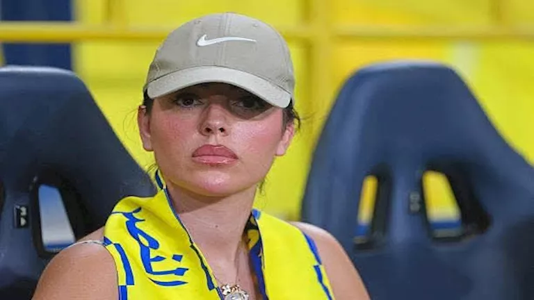 3 صور لـ دعم جورجينا كريستيانو رونالدو في مباراة النصر والهلال