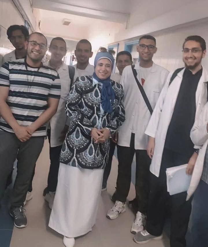 المستشفى الرئيسي بجامعة أسيوط يقيم مهارات أطباء الامتياز دفعة (٦١)