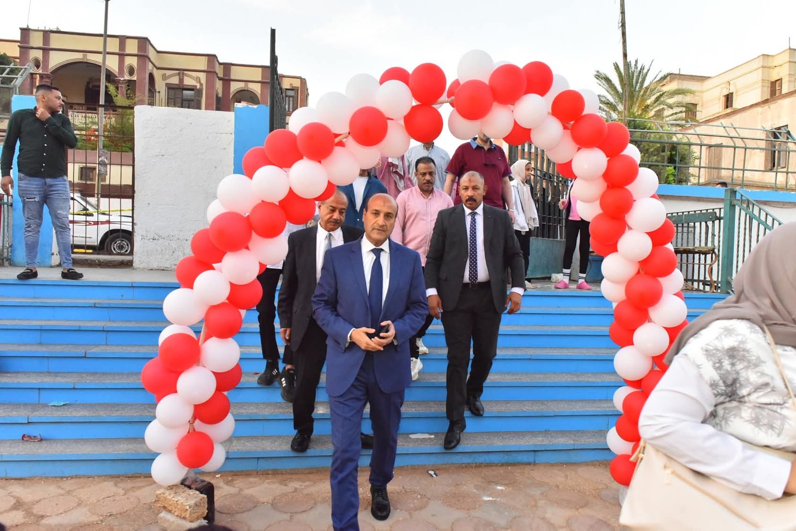 محافظ أسيوط يؤدي صلاة عيد الأضحى بساحة أرض الملاعب ويؤكد رفع درجة الإستعداد القصوى بكافة القطاعات خلال أيام العيد