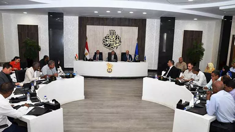 إحالة مسؤولي 3 مراكز بأسوان للتحقيق في ملف أملاك الدولة (صور)