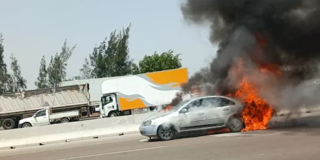 اشتعال سيارة ملاكي بطريق الإسكندرية الصحراوي