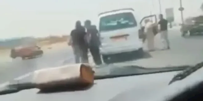 اعتداء سائق ميكروباص على مسن بطريق الفيوم - القاهرة