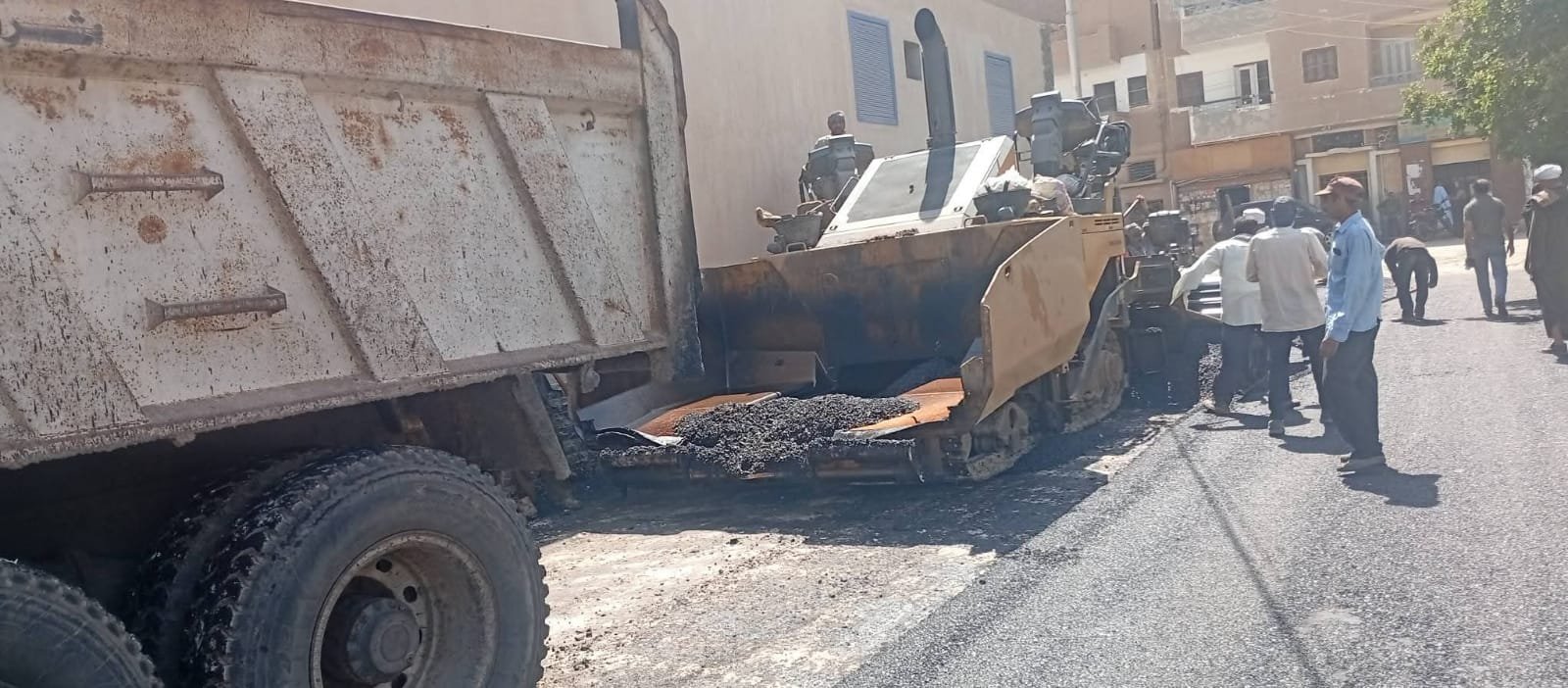 انطلاق رصف شارع مجلس المدينة ا