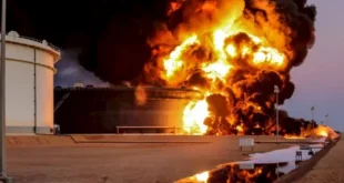 بالفيديو.. حريق ضخم يلتهم منشأة نفطية في مدينة مرسين التركية