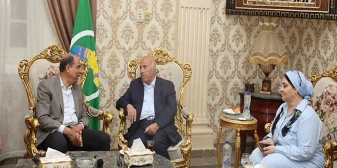 تعاون جديد بالمنيا.. محافظ الإقليم يناقش مشروعات تنموية مع مؤسسة العُن