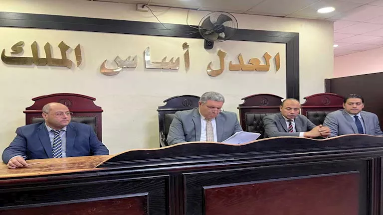 جنايات دمنهور تقضي ببراءة متهم بهتك عرض ابنتي شقيقه