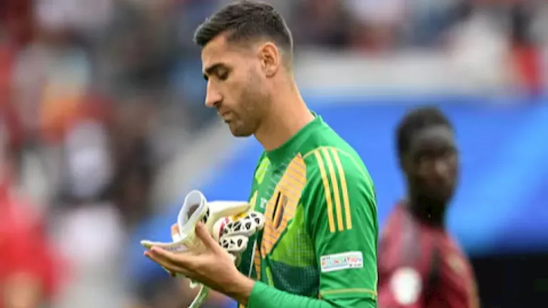 حارس رايو فايكانو يوقف مباراة نهائي الدوري الأوروبي