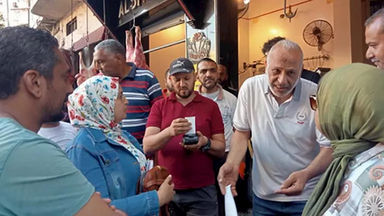 حملات مكثفة لإزالة شوادر الأضاحي المخالفة في أحياء الإسكندرية