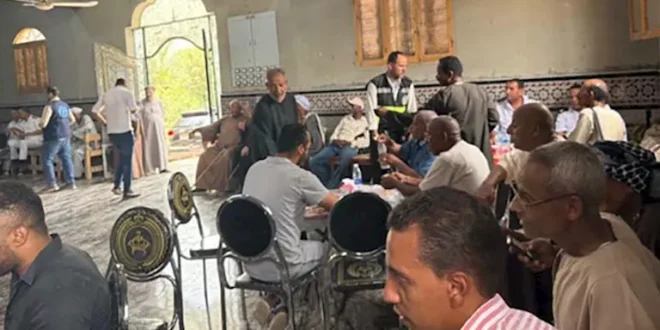 عزومة صعيدية.. أهالي قوص يستقبلون وزير الري ومحافظ قنا بالفطير والجبن