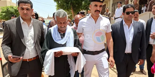 في ساحة الصلح.. الكفن أنهى حكاية الدم في عرابة أبو عزيز بسوهاج