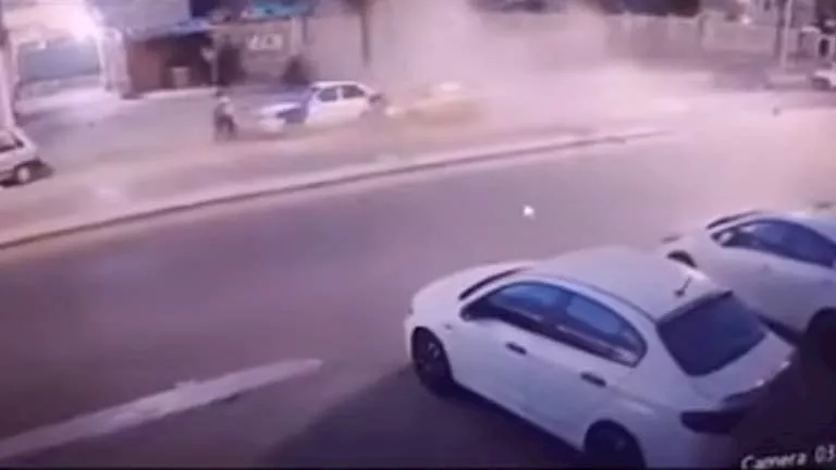 فيديو صادم.. لحظة نجاة شخصين من حادث سير مروع ببورسعيد - فيديو | ضي النهار فيديو صادم.. لحظة نجاة شخصين من حادث سير مروع ببورسعيد - فيديو