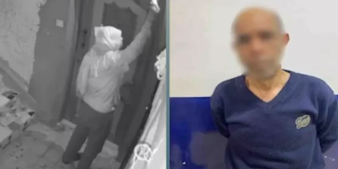 فيديو مثير في بورسعيد.. زوج يشعل النار بباب شقة زوجته إثر خلافات أسرية