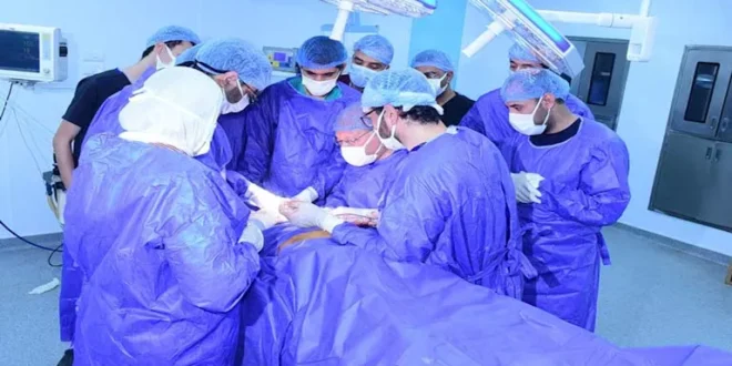 كان مهددًا بفقدان الحركة.. فريق طبي بسوهاج يعيد الأمل لشاب بعد حادث مر
