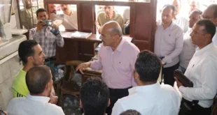 محافظ السويس يشن حملة رقابية ويكشف التلاعب في وزن الخبز (فيديو وصور)