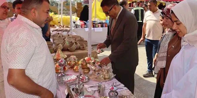محافظ القليوبية يتفقد معرض أيادي مصر للحرف اليدوية ببنها (صور)