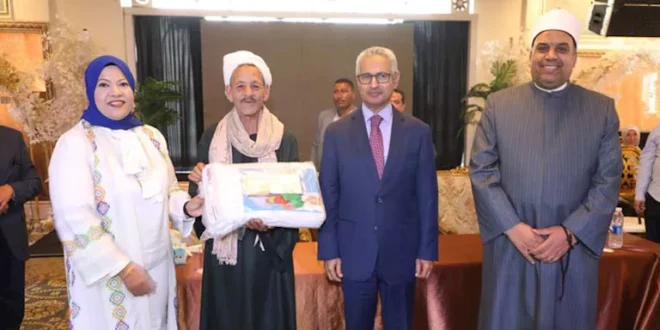 محافظ بني سويف يلتقي حجاج الجمعيات الأهلية