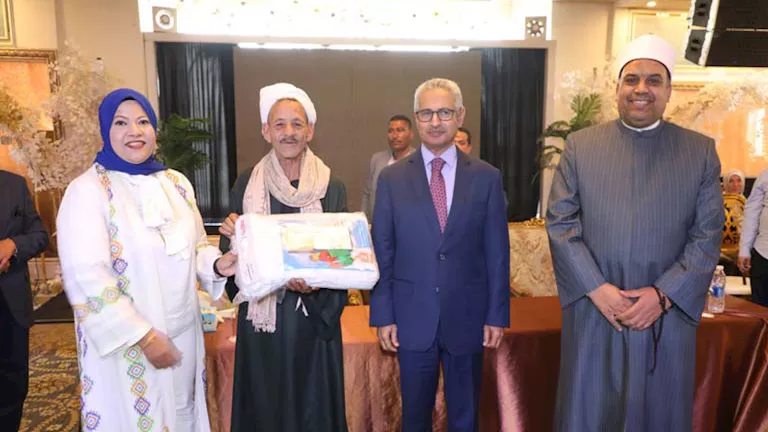 محافظ بني سويف يلتقي حجاج الجمعيات الأهلية