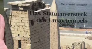 من قلب متحف الأقصر.. إهداء كتاب لوزير السياحة يوثق خبيئة المعبد