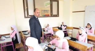 نائب محافظ الوادي الجديد يتابع امتحانات صفوف النقل بالخارجة