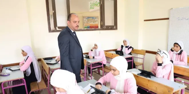 نائب محافظ الوادي الجديد يتابع امتحانات صفوف النقل بالخارجة
