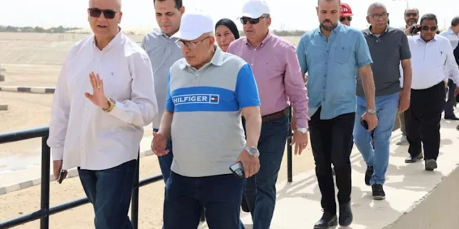 نائب وزير الإسكان يتفقد مشروعات الصرف الصحي بالمنيا (صور)
