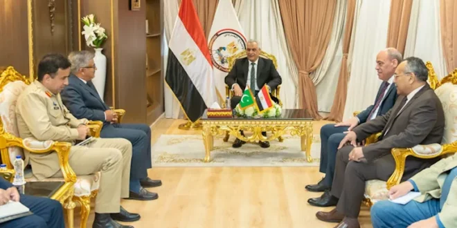 وزير الإنتاج الحربي يناقش مع سفير باكستان التعاون العسكري والتكنولوجي