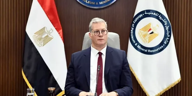 وزير البترول يتفقد انطلاق أعمال الحفر بحقل نرجس للغاز في البحر المتوسط