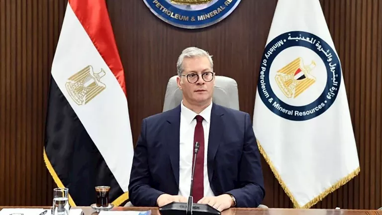 وزير البترول يتفقد انطلاق أعمال الحفر بحقل نرجس للغاز في البحر المتوسط